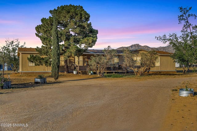 9825 Spur Lane, Las Cruces, NM – 4 bedroom, 2,240 sqft manufactured home for sale at $310,000