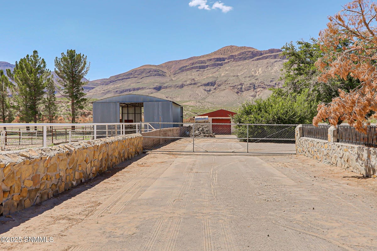 10917 N Valley Drive, Las Cruces, NM 88007 photo 10