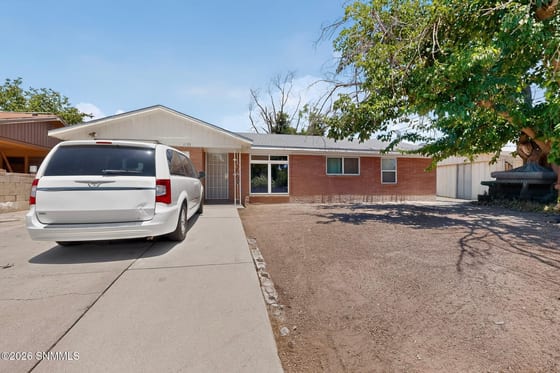 1135 Larry Drive, Las Cruces, NM 88001 photo 2