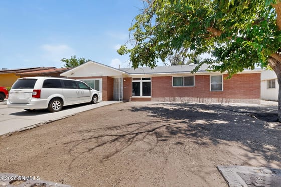 1135 Larry Drive, Las Cruces, NM 88001 photo 4