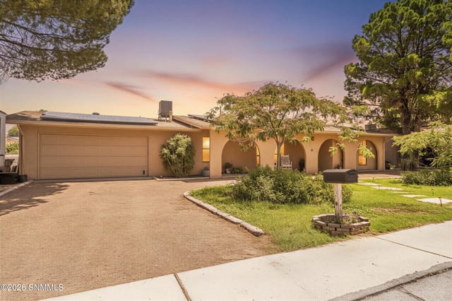 993 Valle Hermosa, Las Cruces, NM – 3 bedroom, 1,850 sqft single family residence for sale at $335,000