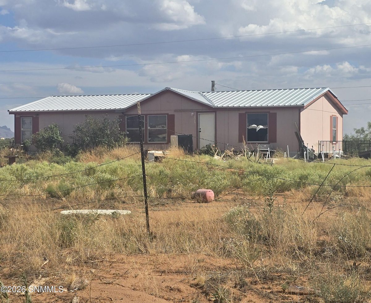 7572 Moonstone Street, Las Cruces, NM 88012 photo 1