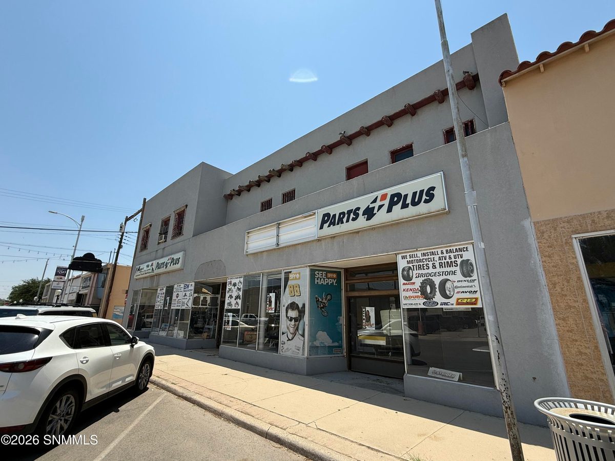215 W Fox Street, Carlsbad, NM 88220 photo 2
