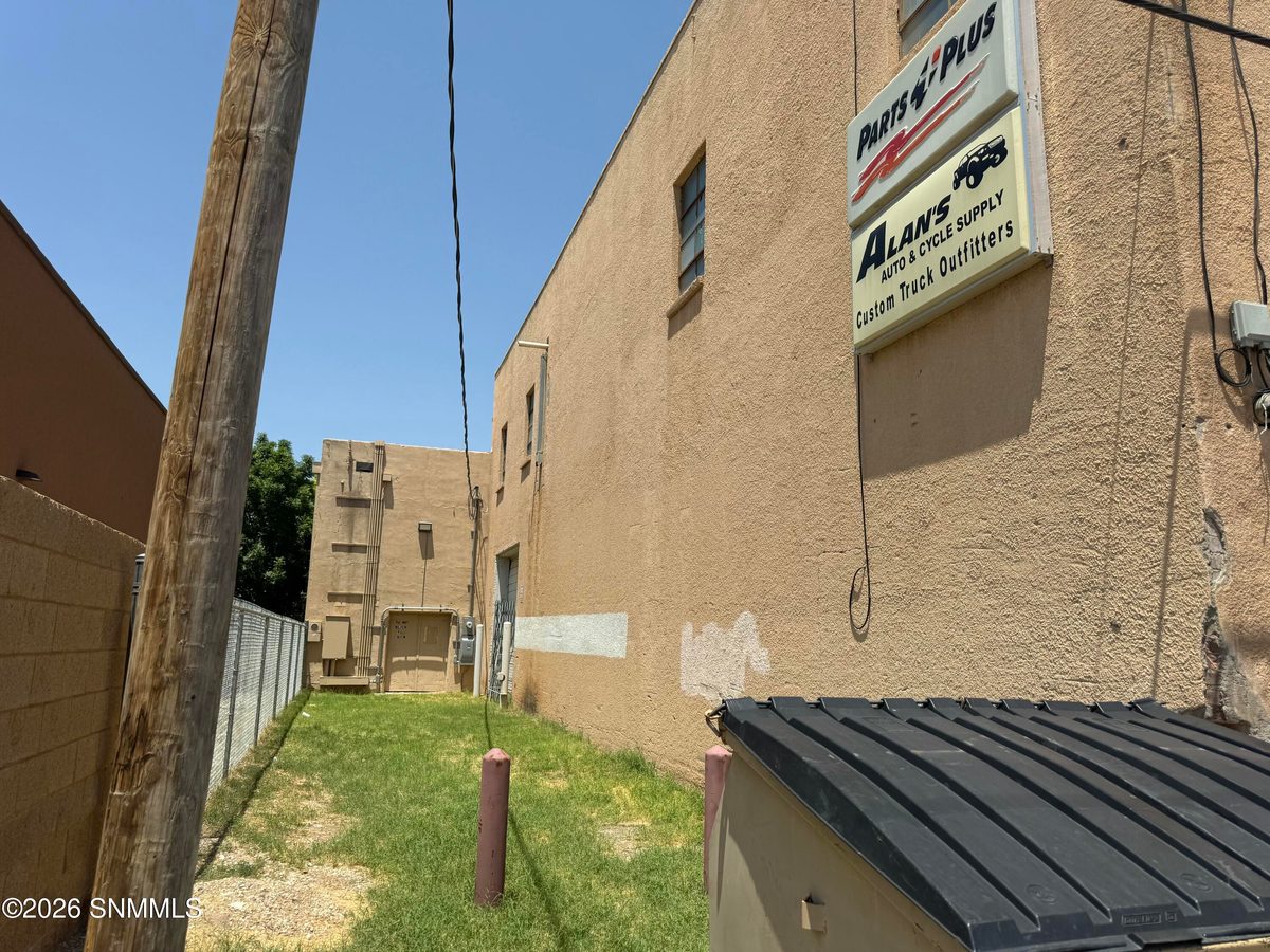 215 W Fox Street, Carlsbad, NM 88220 photo 4