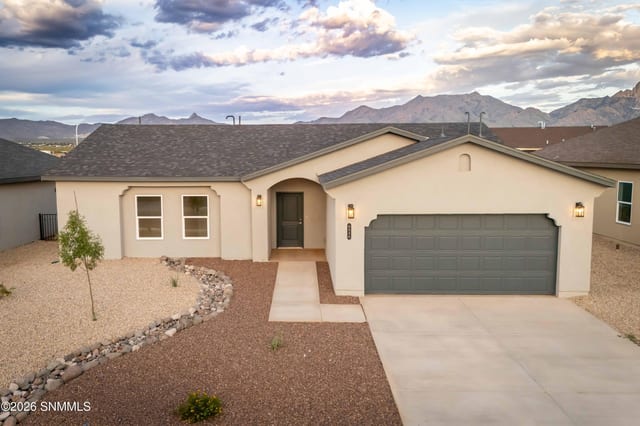 6556 Phoenix Street, Las Cruces, NM – 3 bedroom, 1,446 sqft single family residence for sale at $298,965
