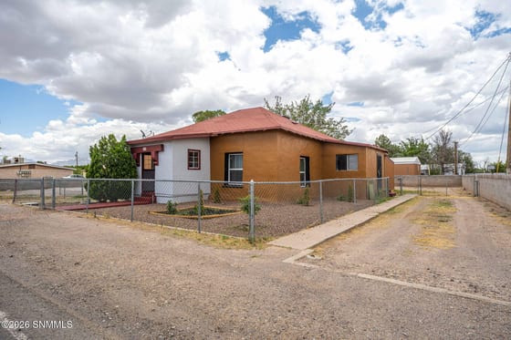 335 Armstrong, Las Cruces, NM 88007 photo 3