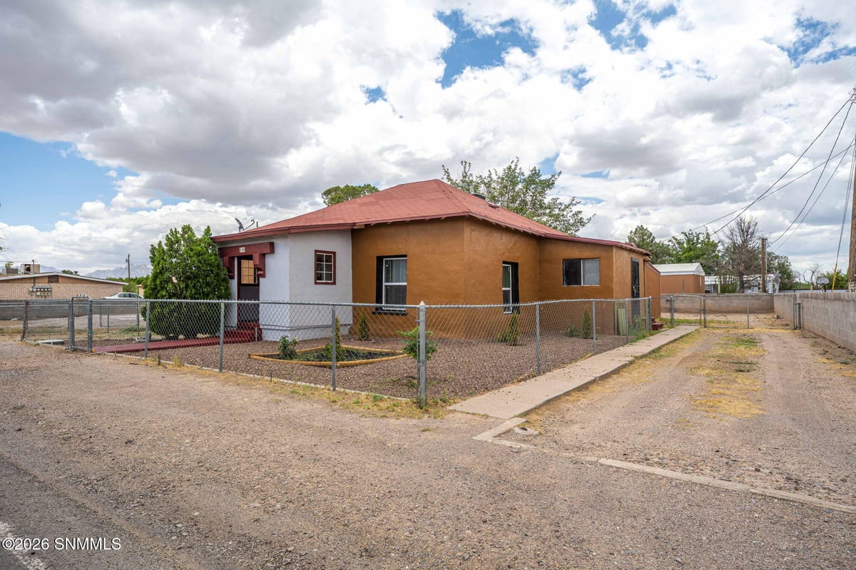 335 Armstrong Road, Las Cruces, NM 88007 photo 3