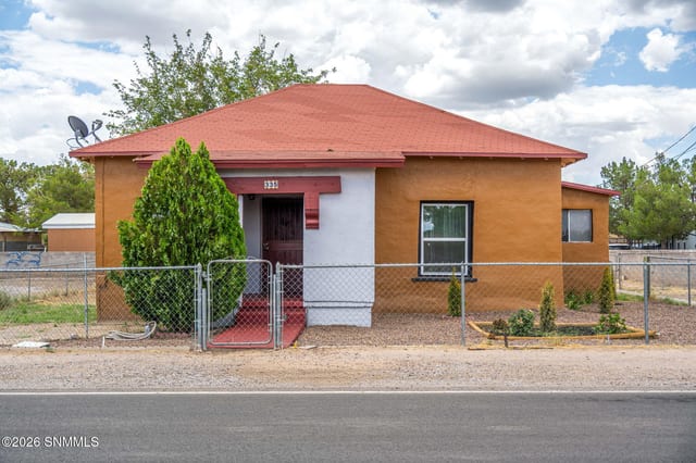 335 Armstrong, Las Cruces, NM – 3 bedroom, 1,712 sqft single family residence for sale at $199,000