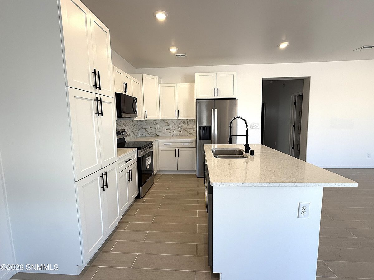 1043 Arabetto Road, Las Cruces, NM 88012 photo 2