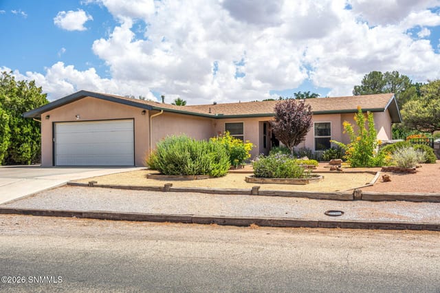 5497 Amarillo Del Sol, Las Cruces, NM – 3 bedroom, 1,905 sqft single family residence for sale at $299,900