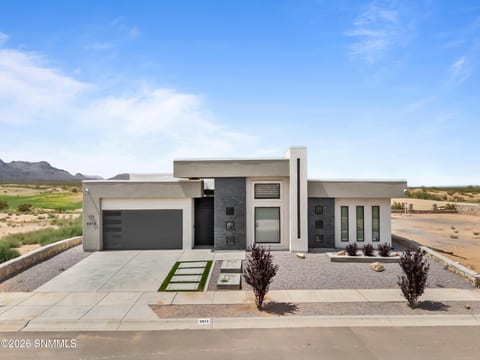 3913 Royal View Street home for sale
