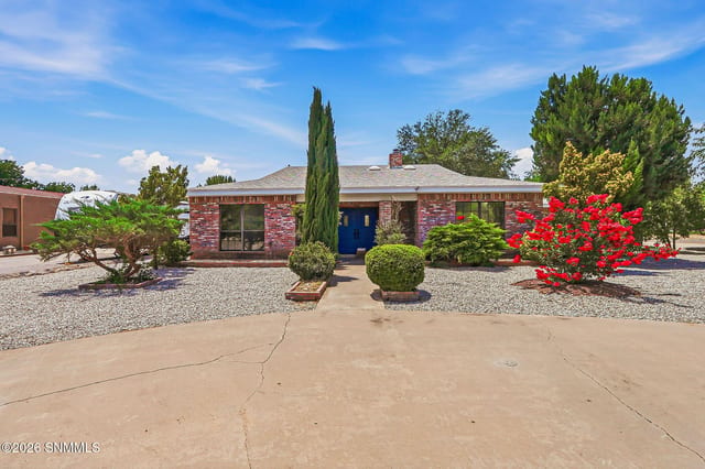 960 Calle Sereno, Las Cruces, NM – 3 bedroom, 2,307 sqft single family residence for sale at $387,000
