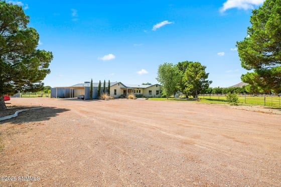 10110 N Valley Drive, Las Cruces, NM 88007 photo 2