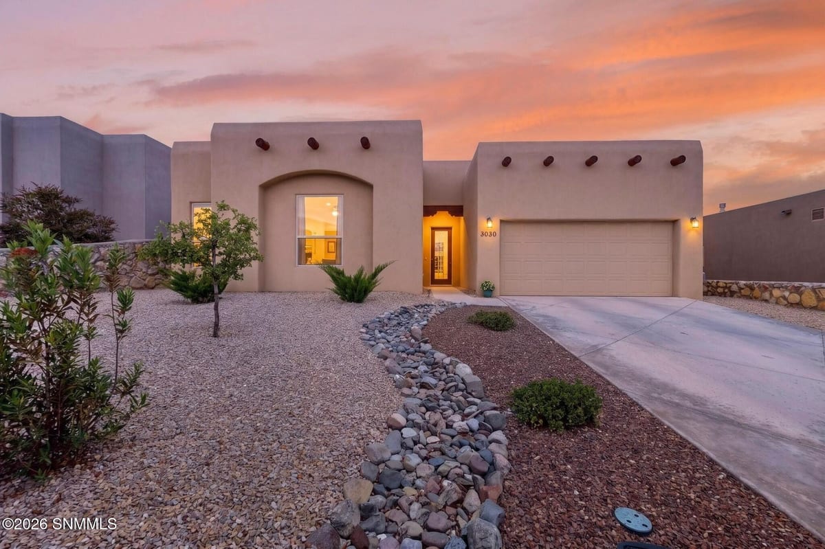 3030 Don Buck Drive, Las Cruces, NM 88011 photo 1