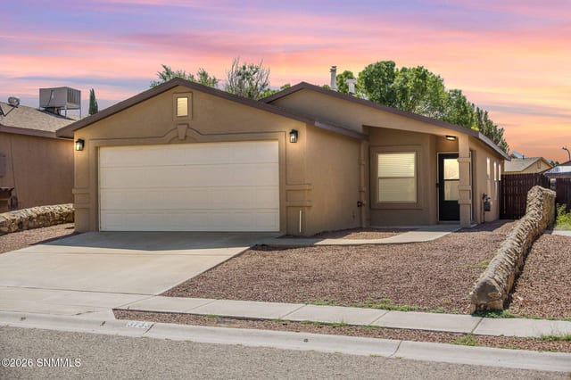 3733 Stoneway Road, Las Cruces, NM – 3 bedroom, 1,184 sqft single family residence for sale at $265,000