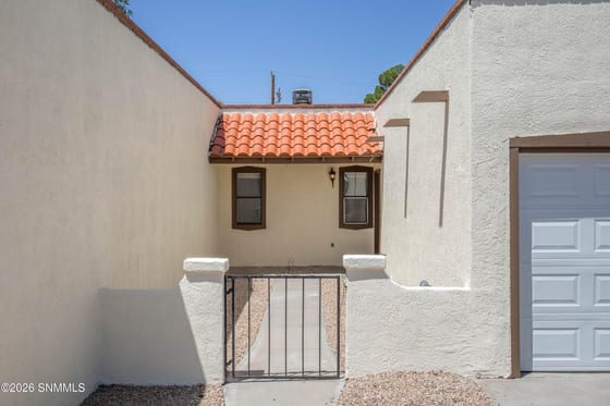 1352 S Esperanza Street, Las Cruces, NM 88001 photo 3