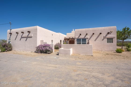 1900 Desert Ridge Rise Road, Las Cruces, NM 88012 photo 2