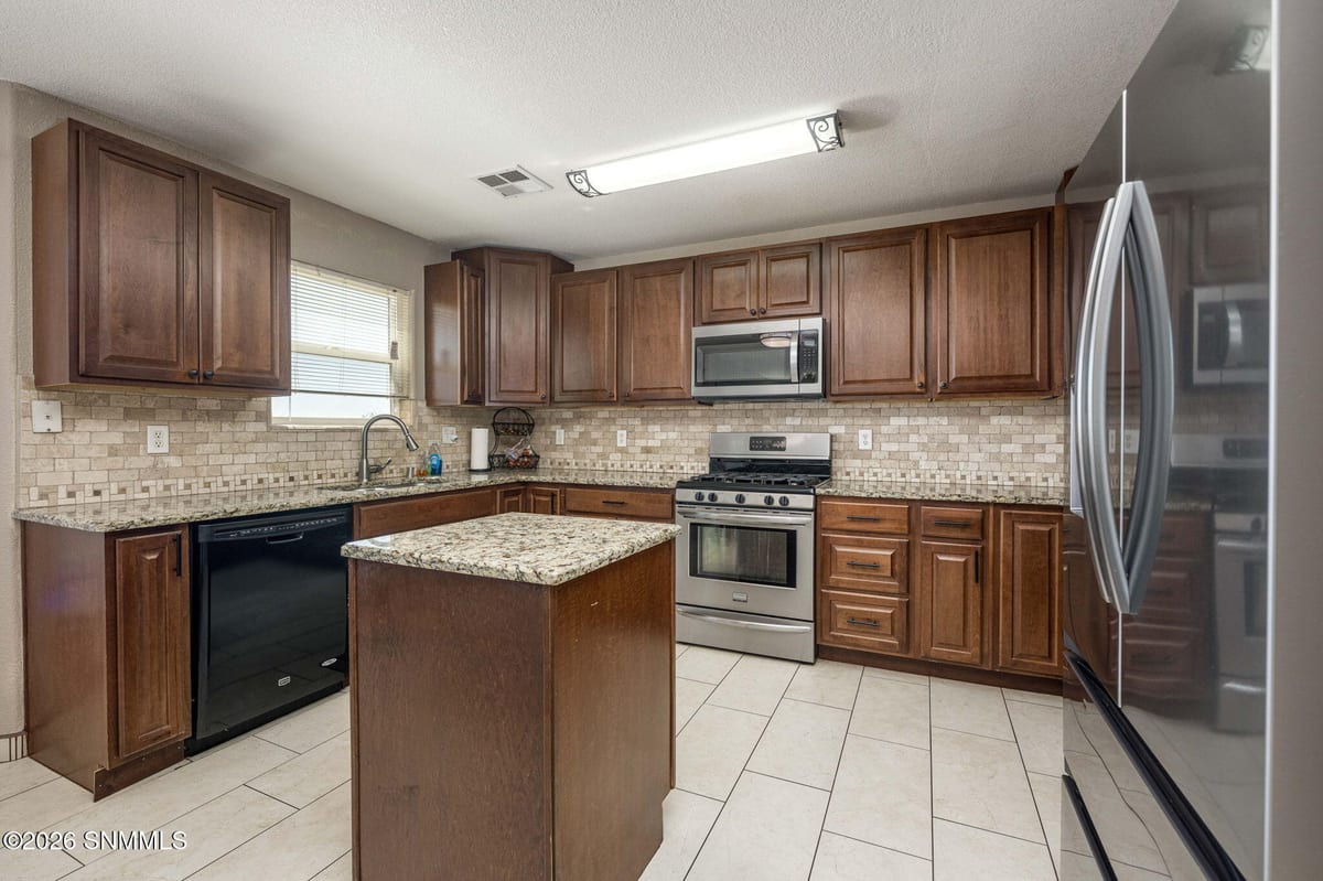 3748 Piedras Negras Drive, Las Cruces, NM 88012 photo 11