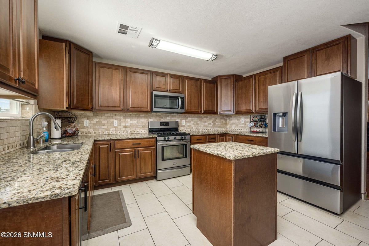 3748 Piedras Negras Drive, Las Cruces, NM 88012 photo 12