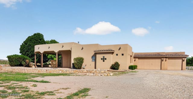 240 Providence Road, Las Cruces, NM – 4 bedroom, 3,011 sqft single family residence for sale at $750,000
