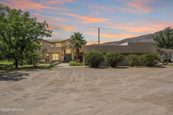945 Eagle Wings Road, Las Cruces, NM 88007 photo 2