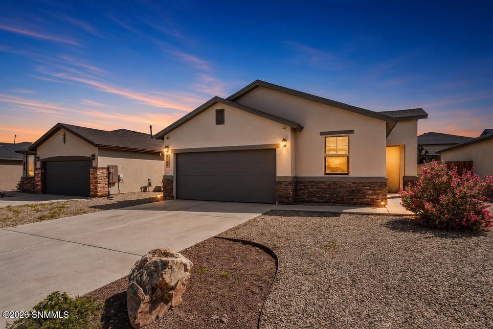 4242 Desert Lily Drive, Las Cruces, NM 88007 photo 1