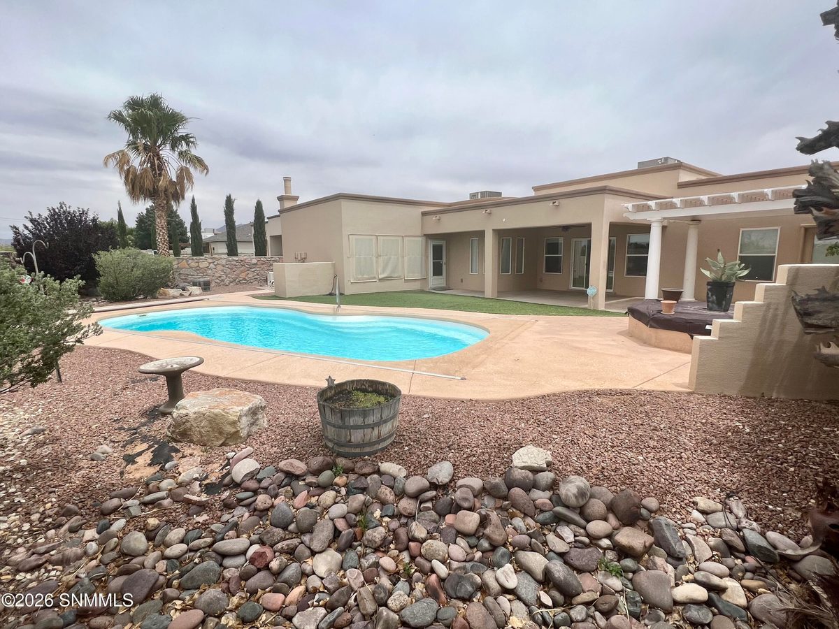 4681 Mesa Rico Drive, Las Cruces, NM 88011 photo 2