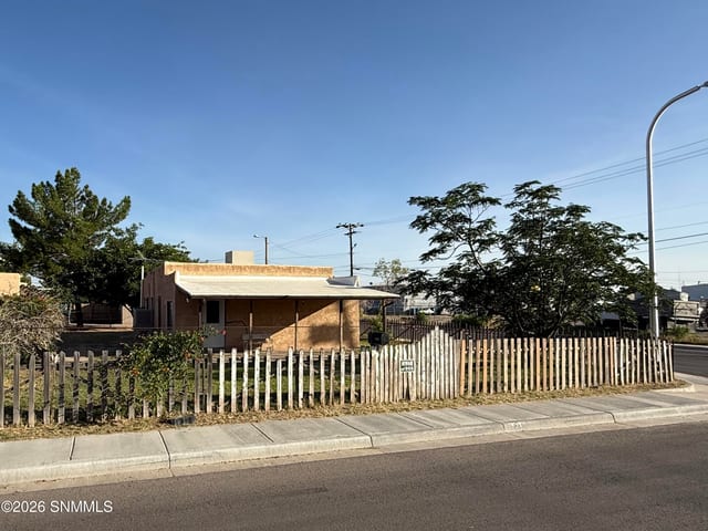 1219 McFie Avenue, Las Cruces, NM – 3 bedroom, 936 sqft single family residence for sale at $139,000