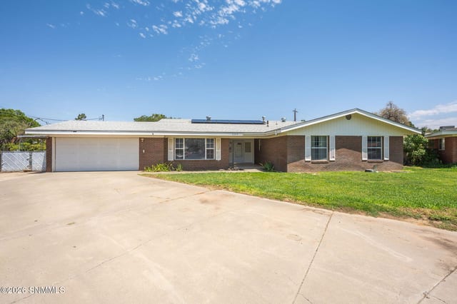 2220 Carlyle Place, Las Cruces, NM – 4 bedroom, 2,406 sqft single family residence for sale at $340,000