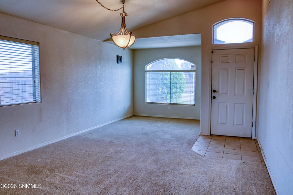 5878 Moon View Drive, Las Cruces, NM 88012 photo 8