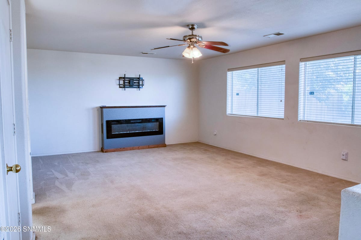5878 Moon View Drive, Las Cruces, NM 88012 photo 9