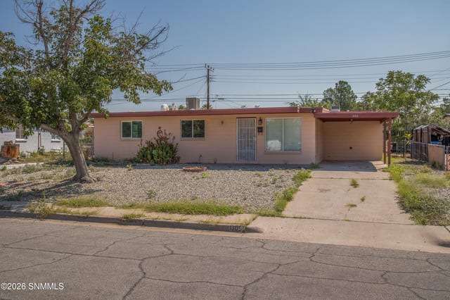 1305 Diana Maura Drive, Las Cruces, NM – 3 bedroom, 975 sqft single family residence for sale at $149,999