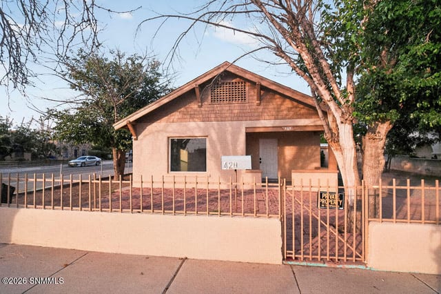 420 N Melendres Street, Las Cruces, NM – 3 bedroom, 1,404 sqft single family residence for sale at $255,000