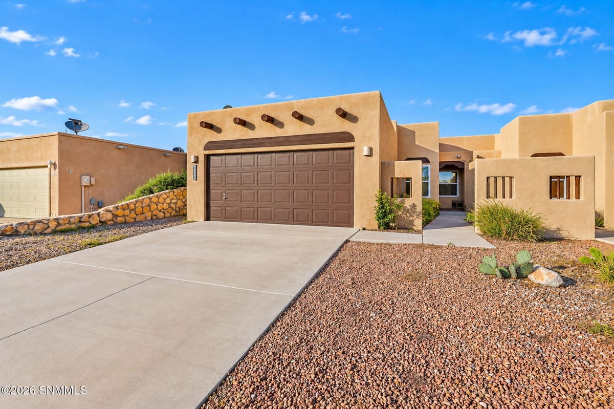 3260 Eagle Ridge Drive, Las Cruces, NM 88012 photo 1