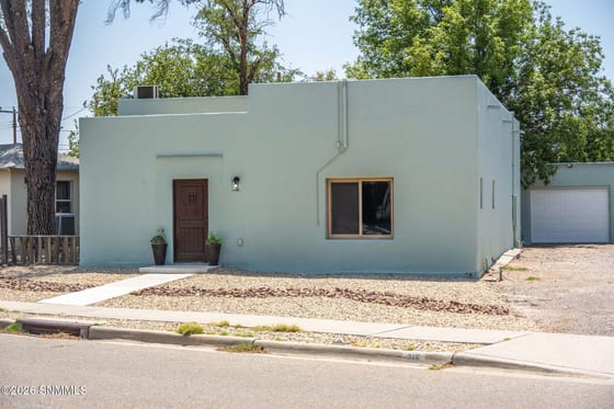 215 W Greening Avenue, Las Cruces, NM 88005 photo 2
