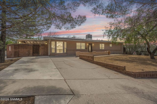 925 Delta Drive, Las Cruces, NM – 3 bedroom, 1,554 sqft single family residence for sale at $223,000