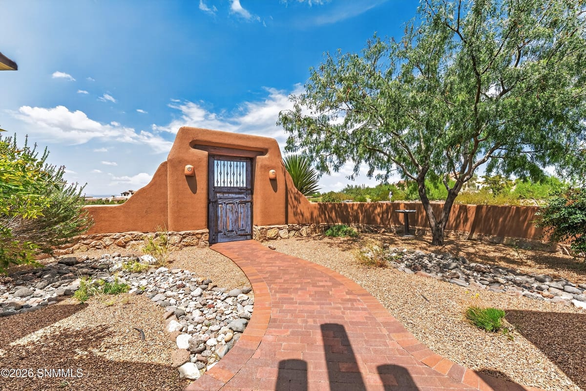 3940 Loma Bella Drive, Las Cruces, NM 88011 photo 8