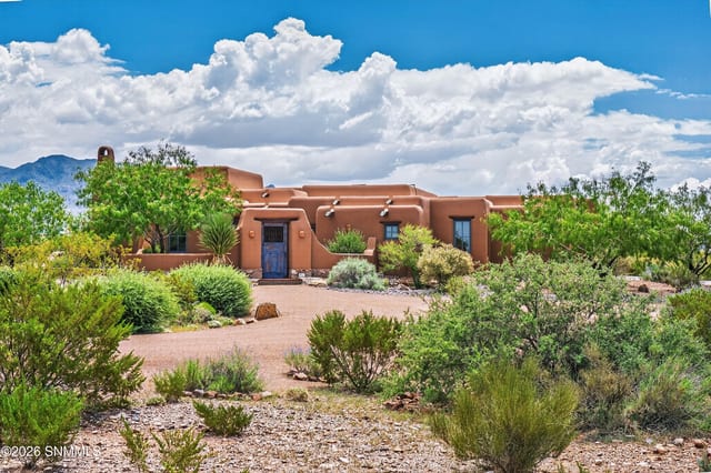 3940 Loma Bella Drive, Las Cruces, NM – 3 bedroom, 3,059 sqft single family residence for sale at $1,150,000