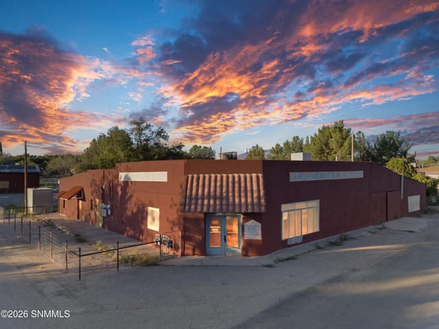 Comercial en venta por $500,000: 221 Principal Street ## 1-3, La Mesa, NM