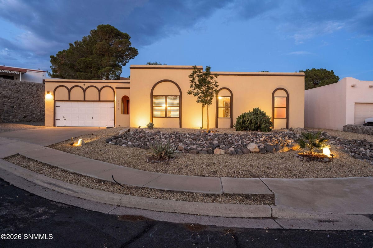 2176 Pioneer Avenue, Las Cruces, NM 88011 photo 2