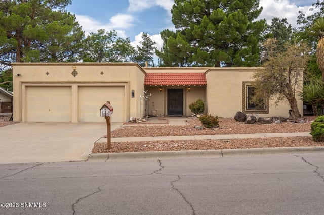 1716 Pomona Drive, Las Cruces, NM – 4 bedroom, 2,631 sqft single family residence for sale at $349,500