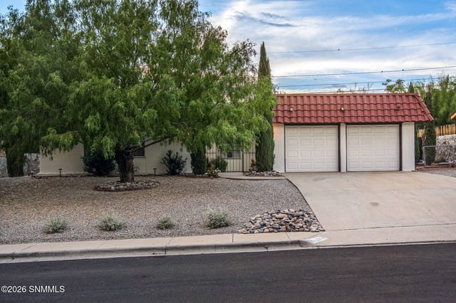 1714 Royal Drive, Las Cruces, NM – 3 bedroom, 2,172 sqft single family residence for sale at $298,000