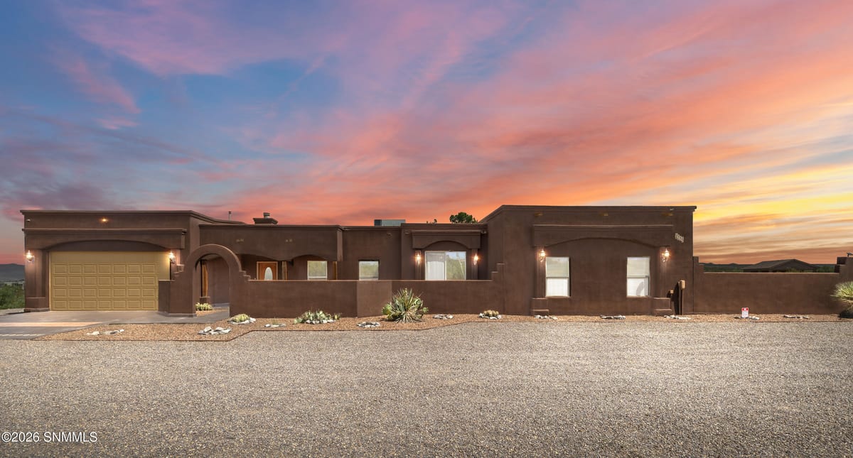 2355 Rincon De Amigos, Las Cruces, NM 88012 photo 1