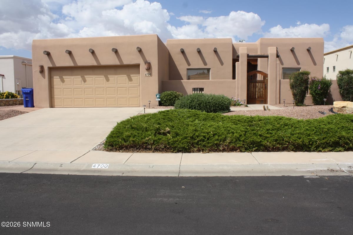 4700 Calle De Nubes, Las Cruces, NM 88012 photo 1