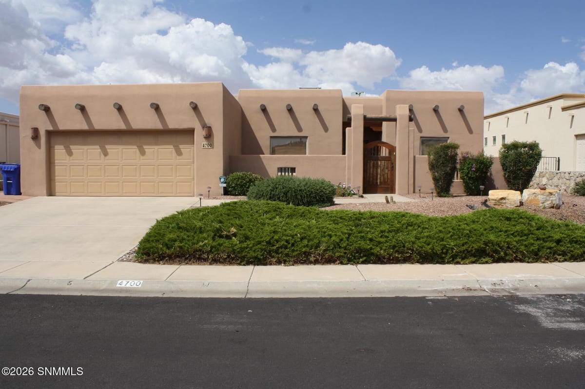 4700 Calle De Nubes, Las Cruces, NM 88012 photo 2