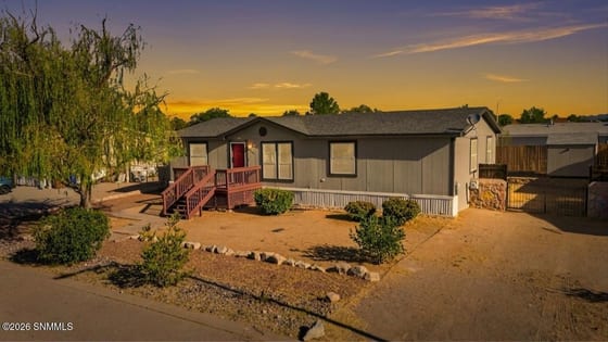 2986 W Crocus Court, Las Cruces, NM 88007 photo 2