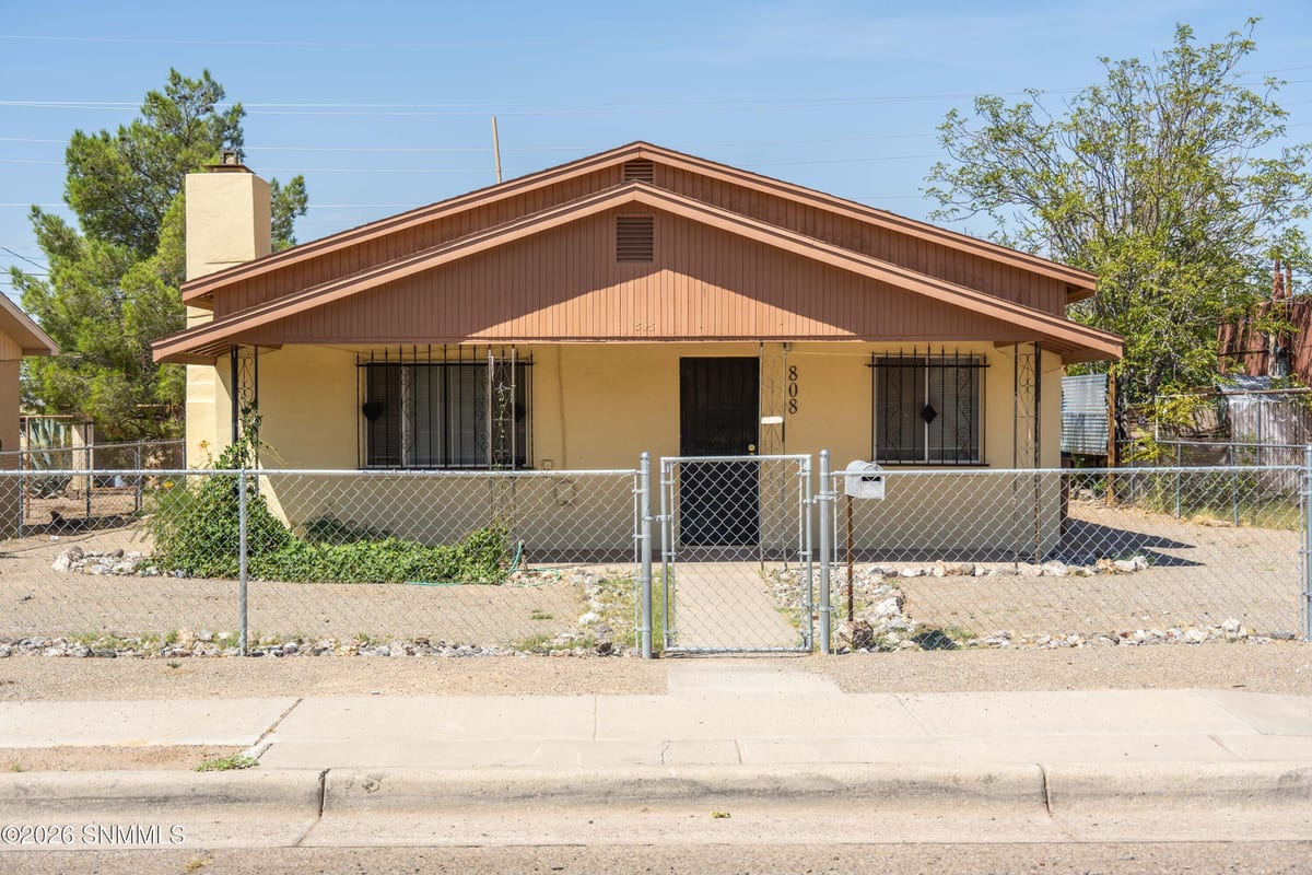 808 Alamo Street, Las Cruces, NM 88001 photo 1