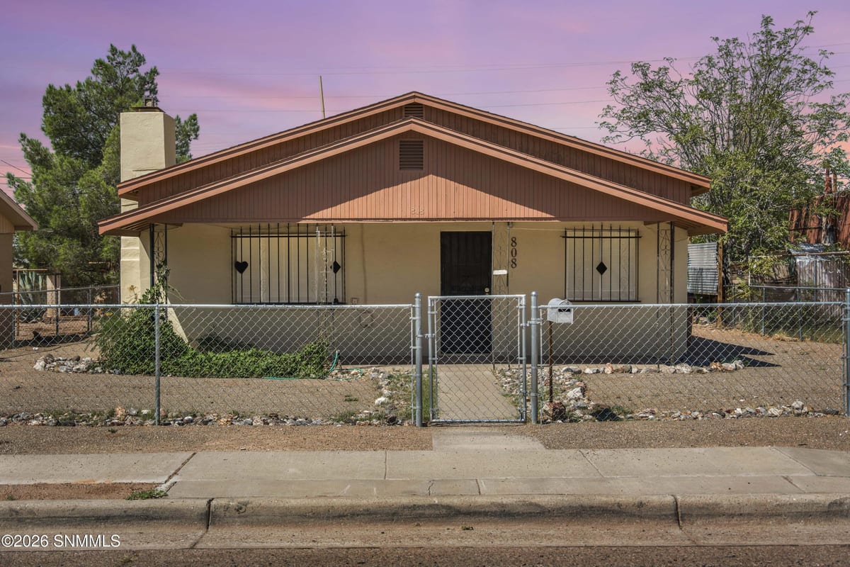 808 Alamo Street, Las Cruces, NM 88001 photo 2
