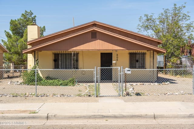 808 Alamo Street, Las Cruces, NM – 4 bedroom, 1,650 sqft single family residence for sale at $197,000