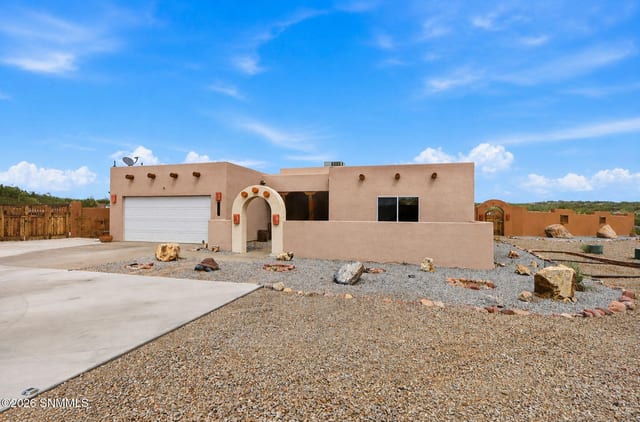 5083 Vista Chico Loop, Las Cruces, NM – 3 bedroom, 2,236 sqft single family residence for sale at $440,000
